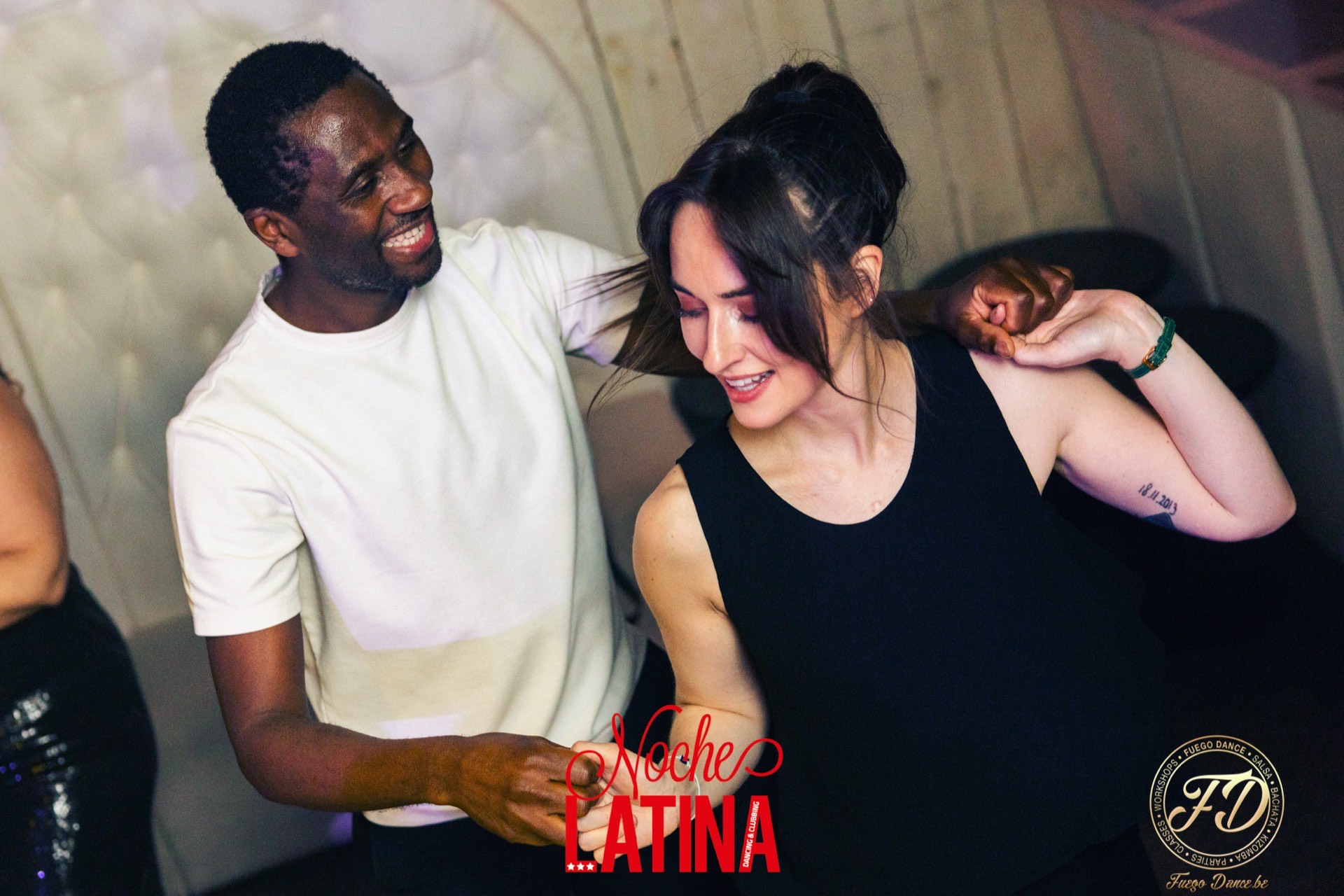 Couple dansant la bachata